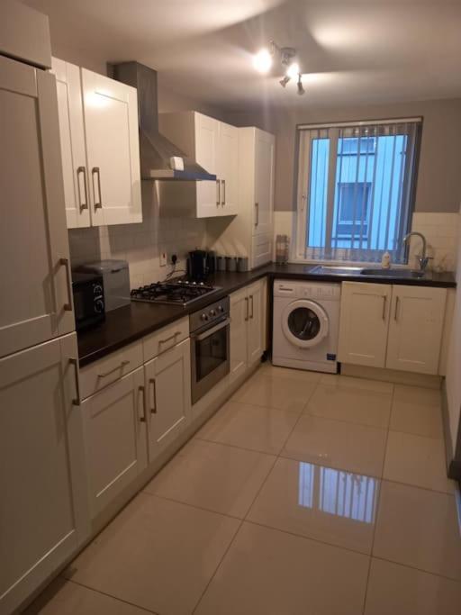 Modern 2-Bedroom City Apartment With Free Parking Belfast Exteriér fotografie